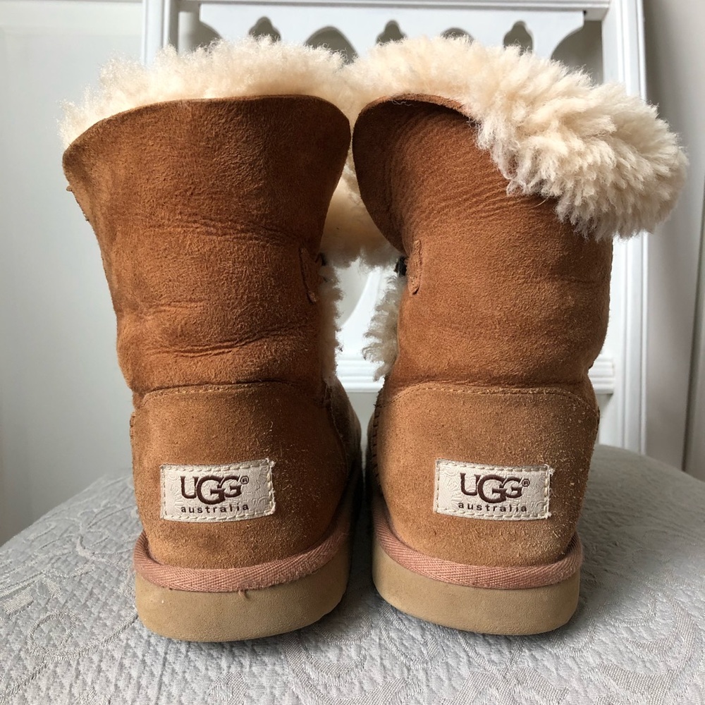 Short Camel Button UGGs